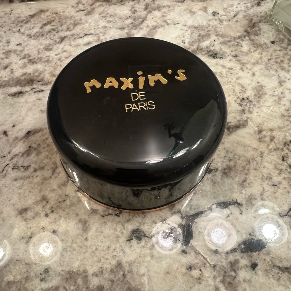 Maxim’s Perfumed Powder - Picture 3 of 3